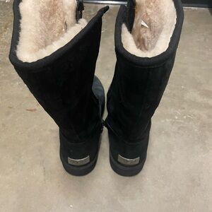 UGG SZ 7 Women's Black Shearling Boots